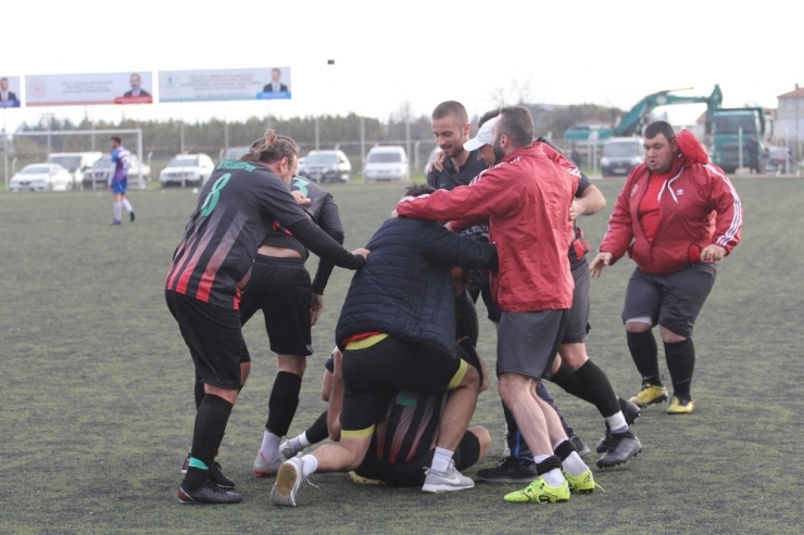 Baba Oğul Birbirine Rakip Oldu