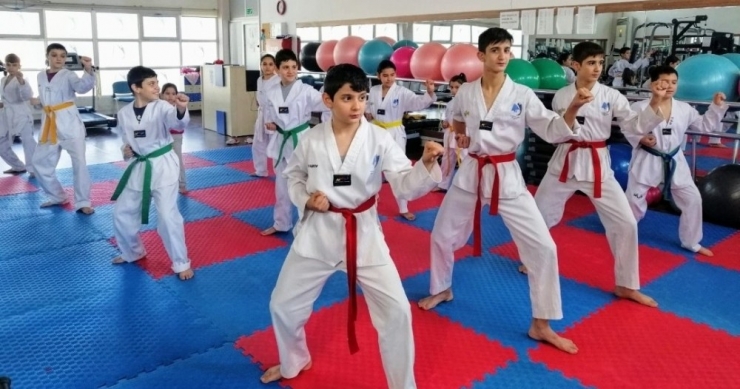 Yunusemre’de Tekvando Kursu Yoğun İlgi Görüyor