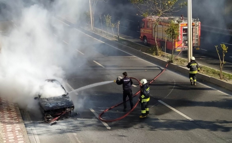 Seyir Halindeki Otomobil Cayır Cayır Yandı