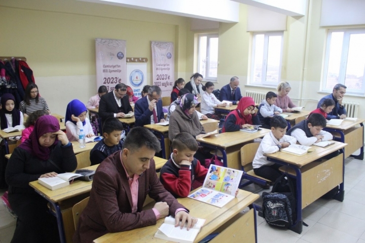 Emet’te Kitap Okuma Kampanyası Yoğun Katılımla Devam Ediyor