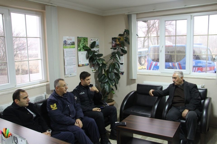 İlçe Protokolü Esnafları Ziyaret Etti