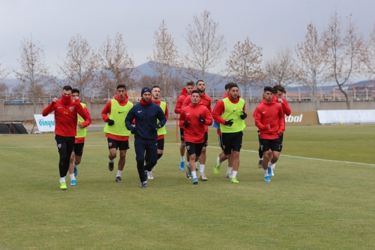 Bülent Uygun: "İçerideki Tüm Maçları Kazanmalıyız"