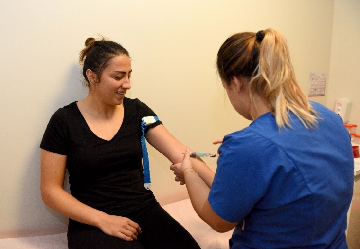 Kadın Hentbolcular Sağlık Kontrolünden Geçti