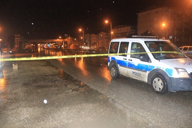 Kavgayı Ayıran Bekçiyi Silahla Yaralayıp Kaçtılar