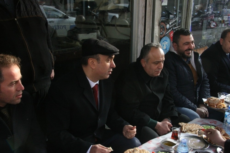 Vali Soytürk Esnaflar İle Bir Araya Geldi