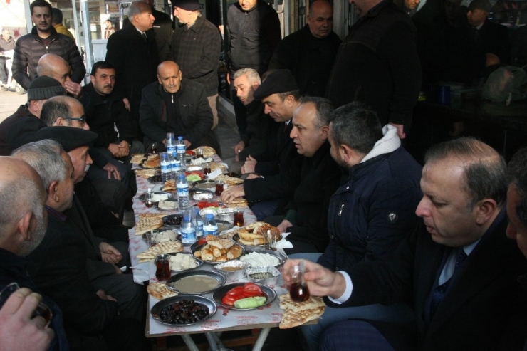 Vali Soytürk Esnaflar İle Bir Araya Geldi