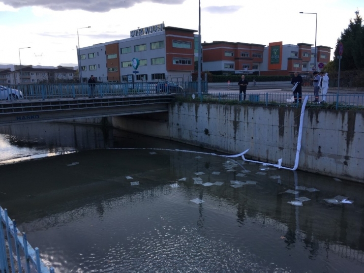 Boru Hattında Meydana Gelen Yakıt Sızıntısı Temizlendi