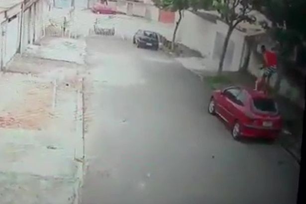 Küçük Çocuğu Pitbull Saldırısından Kurtaran Genç Kahraman İlan Edildi