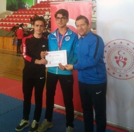 Kick Boks’ta Milaslı 5 Öğrenci İl Birincisi Oldu