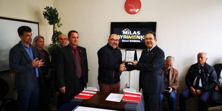 Emlak Ve Galericiler Belgelerini Aldılar