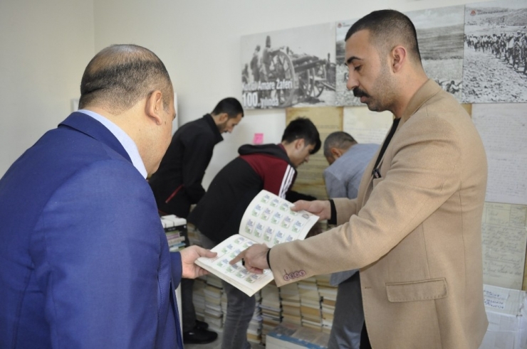 Öğretmenler Topladıkları Kitaplarla Mahkumlar İçin Kütüphane Kurdu