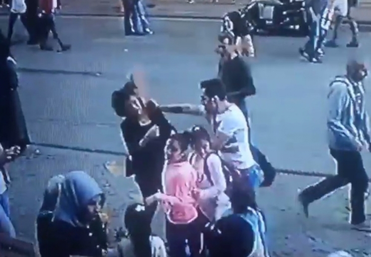 Ümraniye’de Kadını Döven Şahsa Vatandaştan Dayak