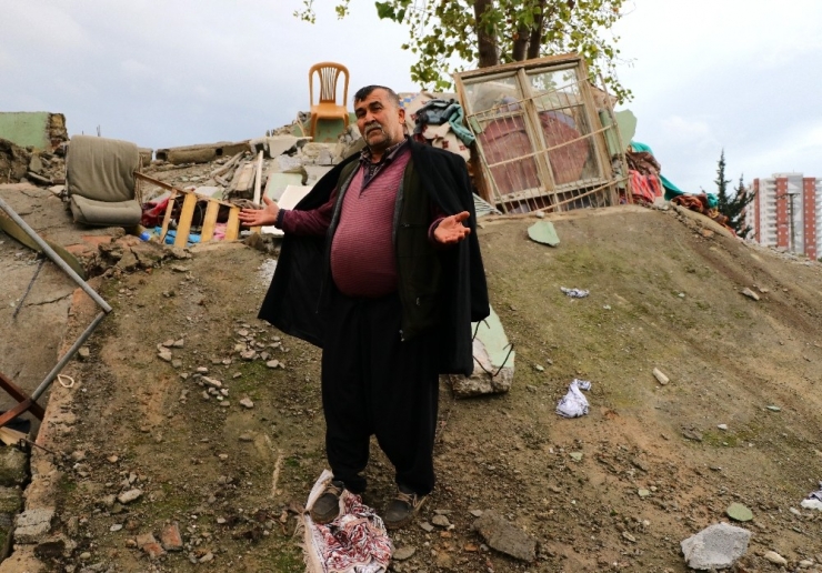 Sağanak Yağış Gecekonduyu Yıktı
