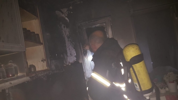 Mutfakta Çıkan Yangın Bina Sakinlerini Korkuttu