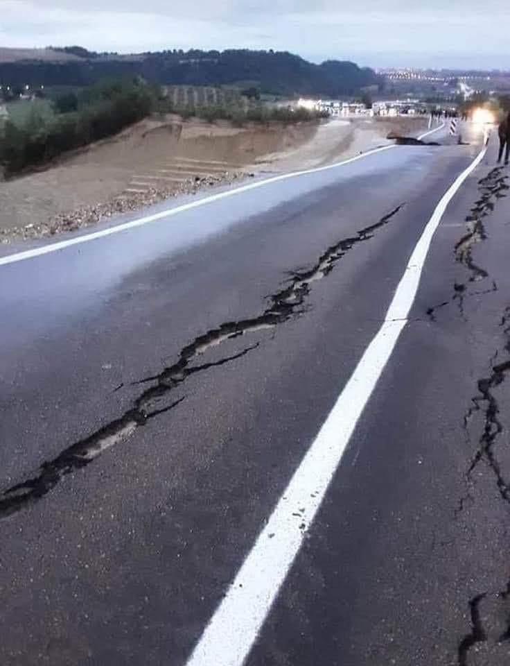 Adana’da Karayolu Çöktü