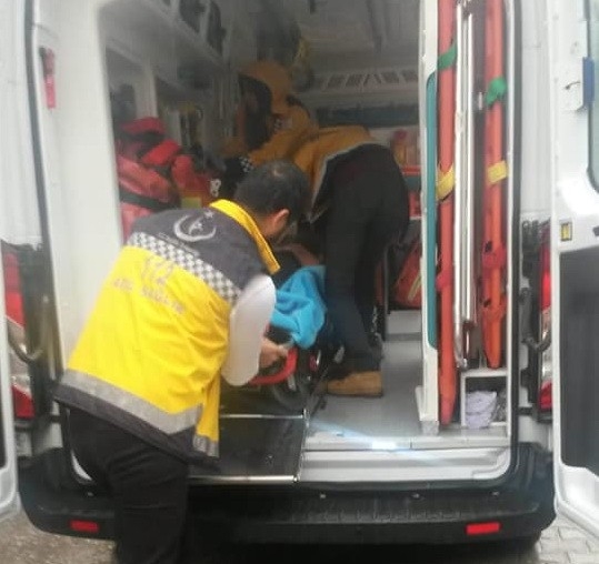 Zehirlenen Şahsa İtfaiye Balkondan Ulaştı