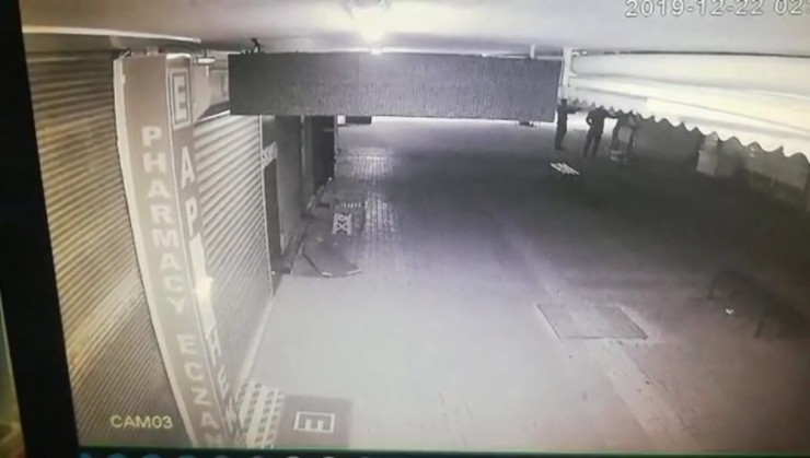 Kuyumcu Dükkanına Çatıdan Girmek İsteyen Hırsız Suçüstü Yakalandı