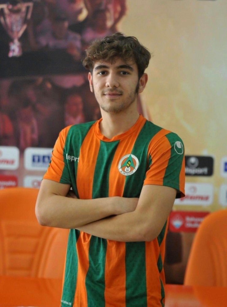 Alanyaspor’un Genç Yıldızı Metin Korkmaz Ve İrfan Tarhan’a Emanet