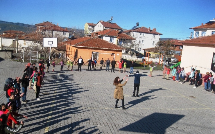 ’Beyaz Bayrak Ve Beslenme Dostu’ Sertifikalı Köy Okulunda Etkinlikler