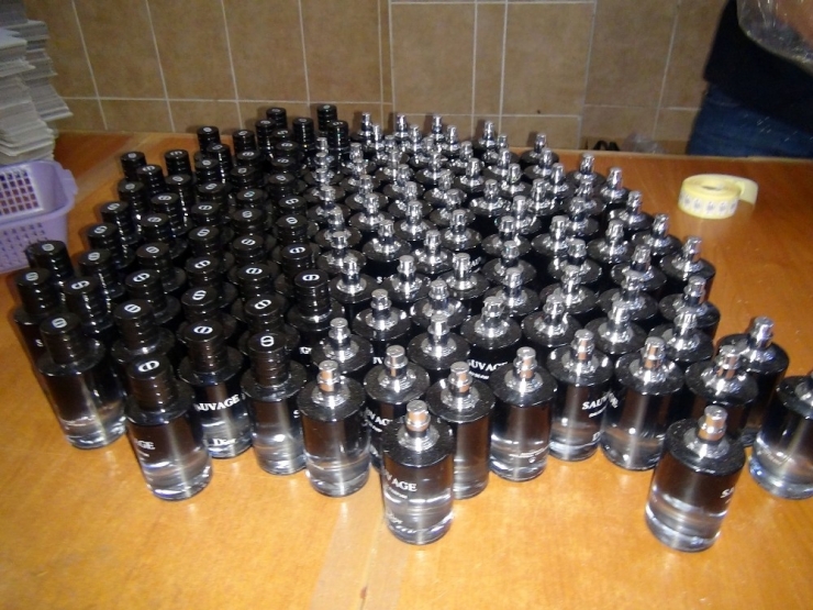 Polisten Sahte Parfüm Operasyonu: 150 Bin Şişe Ele Geçirildi