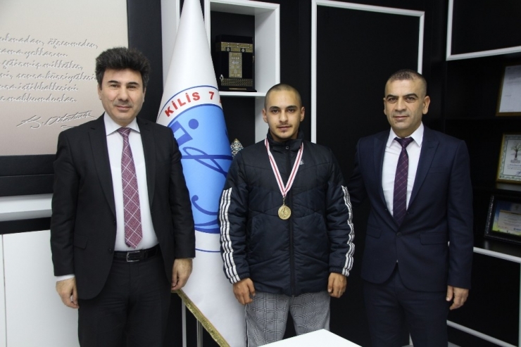 Kilisli Sporcular Şampiyonluk Sevincini Rektör Karacoşkun’la Paylaştı