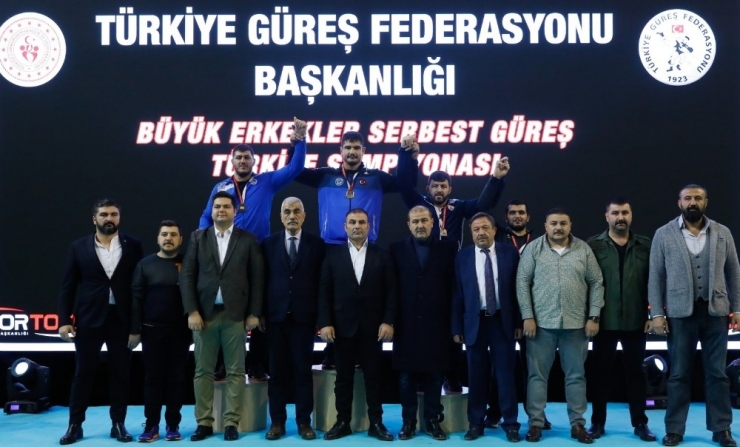 Kağıtsporlu Güreşçilerden Önemli Başarı