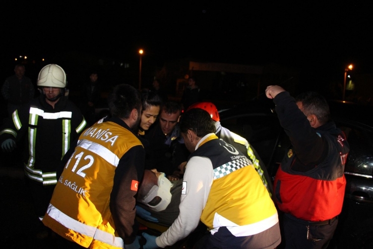 Manisa’da İki Araç Kafa Kafaya Çarpıştı; 1 Yaralı