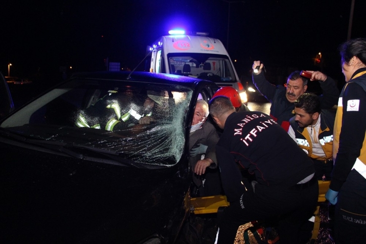 Manisa’da İki Araç Kafa Kafaya Çarpıştı; 1 Yaralı