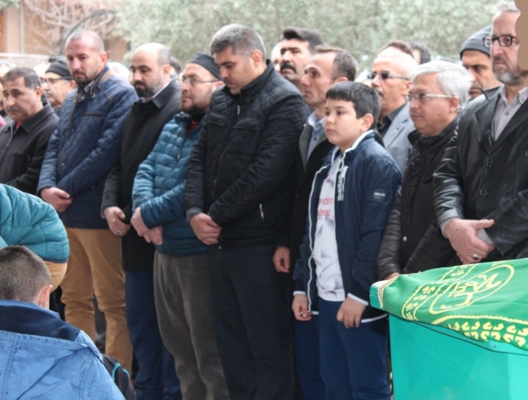 İntihar Eden Doktor Son Yolculuğuna Uğurlandı