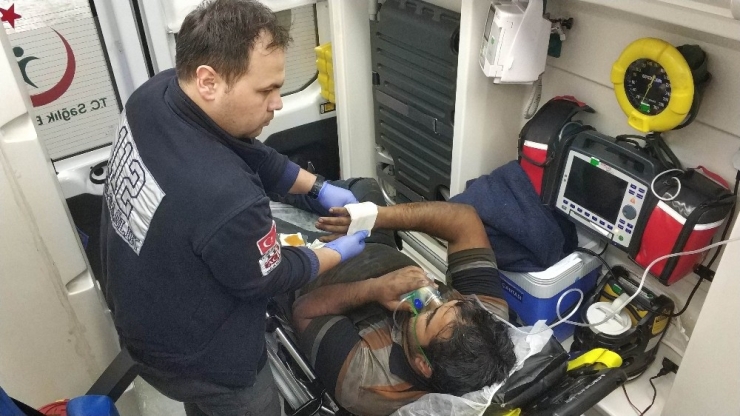 Evi Yakanı Bulun Diye Feryat Edip Bayıldı, Evi Yaktığı İçin Gözaltına Alındı