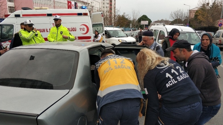 Samsun’da Hastane Önünde Kaza: 2 Yaralı