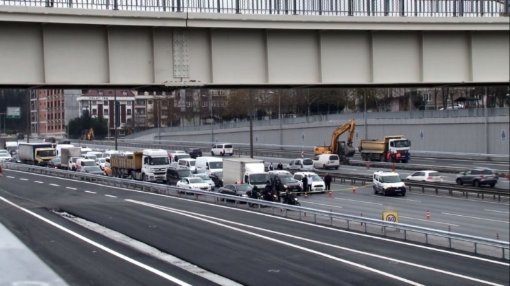 Tem Otoyolu’nu Trafiğe Kapatan İntihar Girişimi