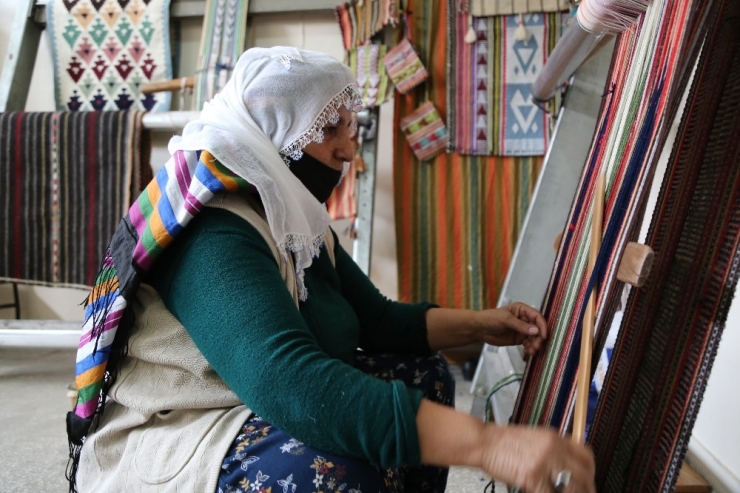 Tunceli’de Nene Mirası Kilimler "İlmik İlmik" Gün Yüzüne Çıkıyor