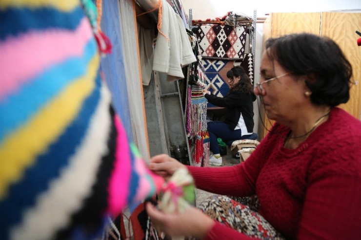 Tunceli’de Nene Mirası Kilimler "İlmik İlmik" Gün Yüzüne Çıkıyor