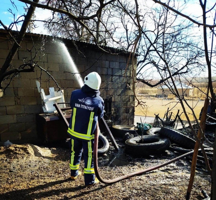 Van’da Odunluk Yangını