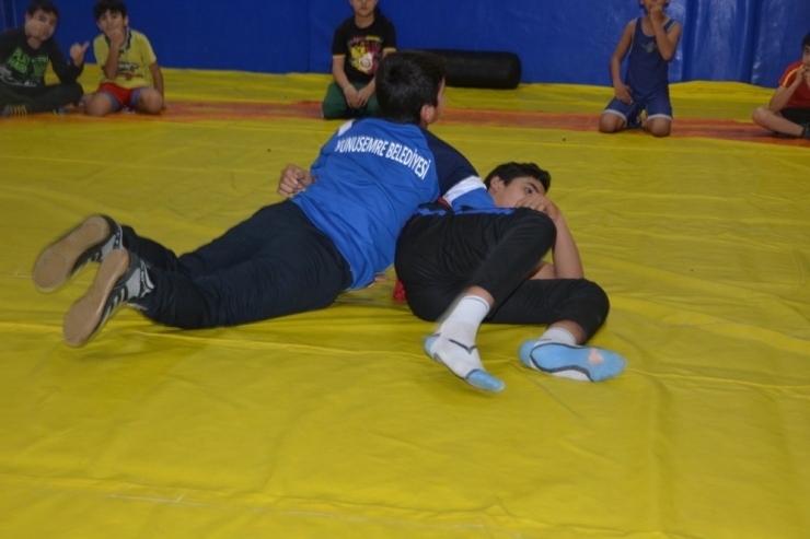 Yunusemreli Güreşçiler Müsabakalara Hazırlanıyor