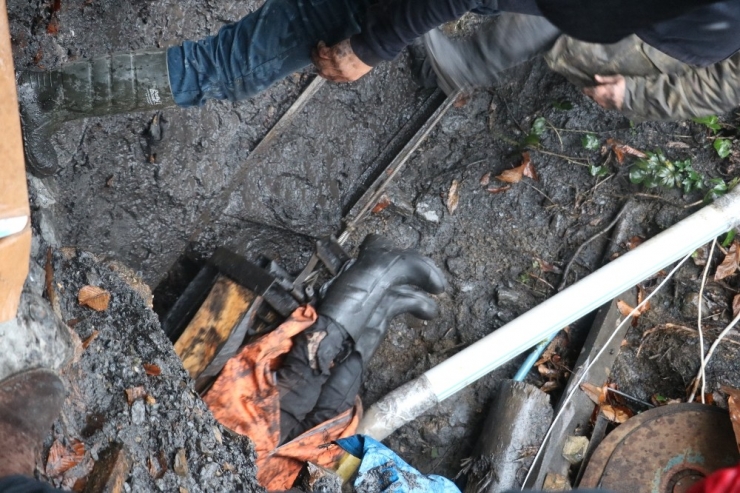 Madende Mahsur Kalan İşçilerden Birine Ulaşıldı