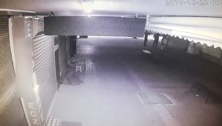 Suçüstü Yakalanan Kuyumcu Hırsızının Kıyafeti Pes Dedirtti