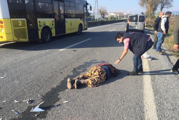 Kamyonetin Çarptığı Traktör Şarampole Yuvarlandı: 1’i Ağır 3 Yaralı