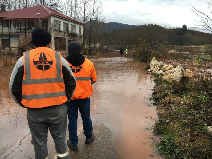 Bartın’da Ulaşıma Sağanak Engeli