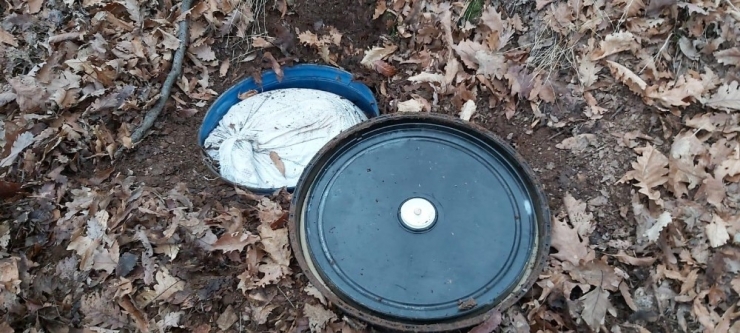 “Kıran-8 Operasyonu”nda Malzeme Ve Eyp Ele Geçirildi