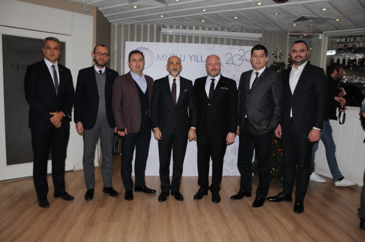 Egiad Yılbaşı Balosunda Eğlendi