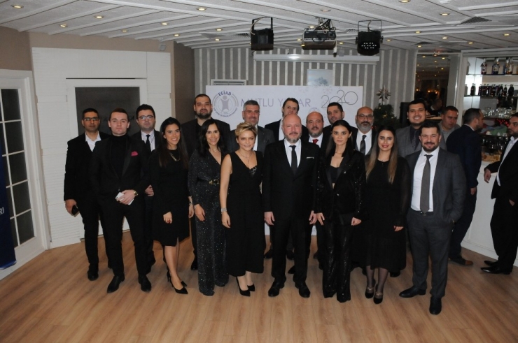 Egiad Yılbaşı Balosunda Eğlendi