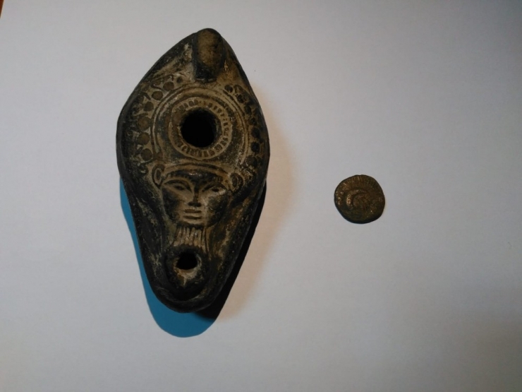 İzmir’de Tarihi Eserleri Satmak İsterken Suçüstü Yakalandılar