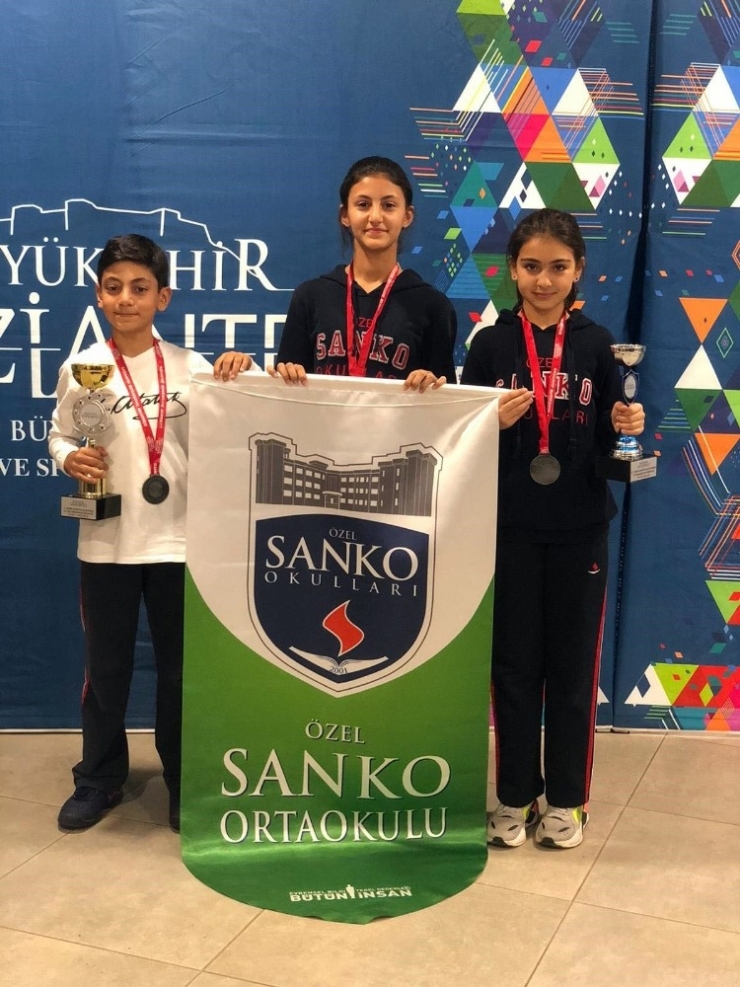 Sanko Okullarının Tenis Başarısı