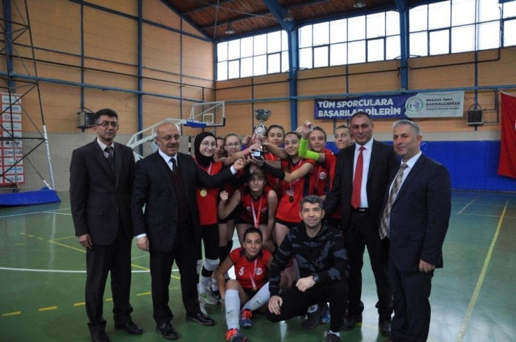 Voleybolda İl Birincisi Oldular