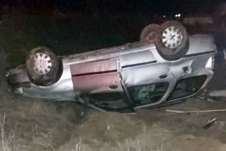 Yavru Köpeğe Çarpmamak İçin Manevra Yapan Otomobil Takla Attı: 2 Yaralı