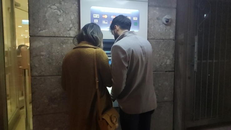 Polis Sayesinde Dolandırılmaktan Kurtuldular