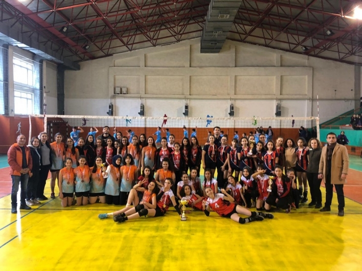 Isparta’da Filede Şampiyon Iyaş Selçuklu Orta Okulu