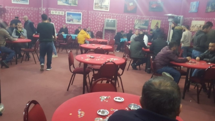 Çay Ocağına Kumar Baskını: 61 Kişi Yakalandı